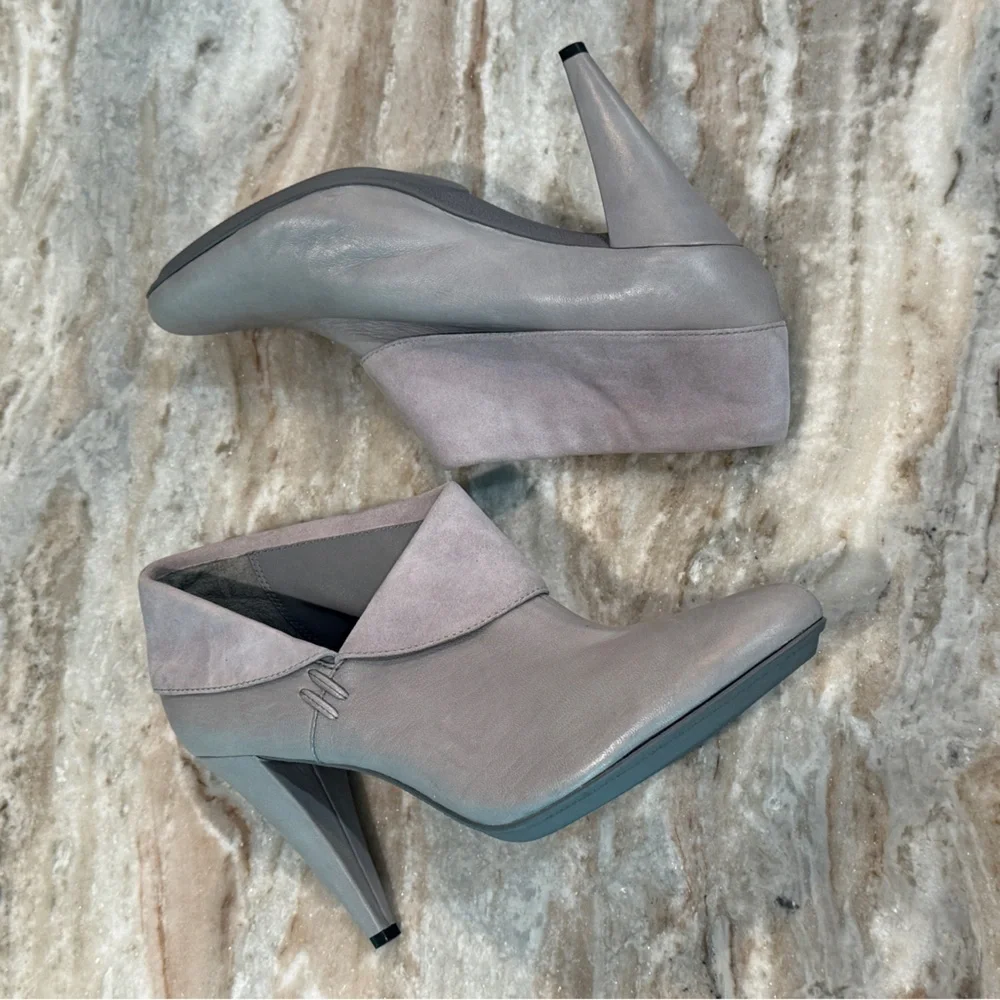 Women’s COACH Annika gray leather and suede fold over ankle booties- Size 10 - Picture 6 of 8